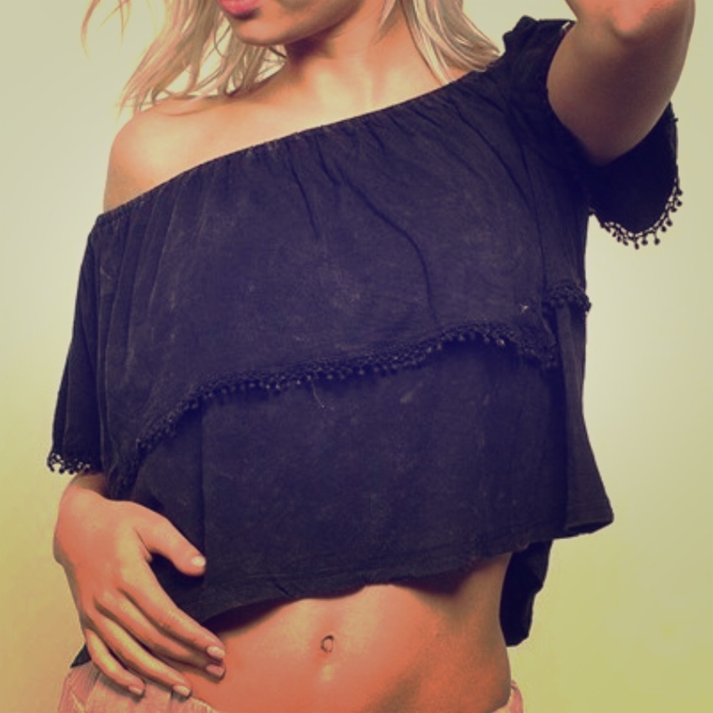 POL *BLACK* Off Shoulder Crop w Detail Fringe